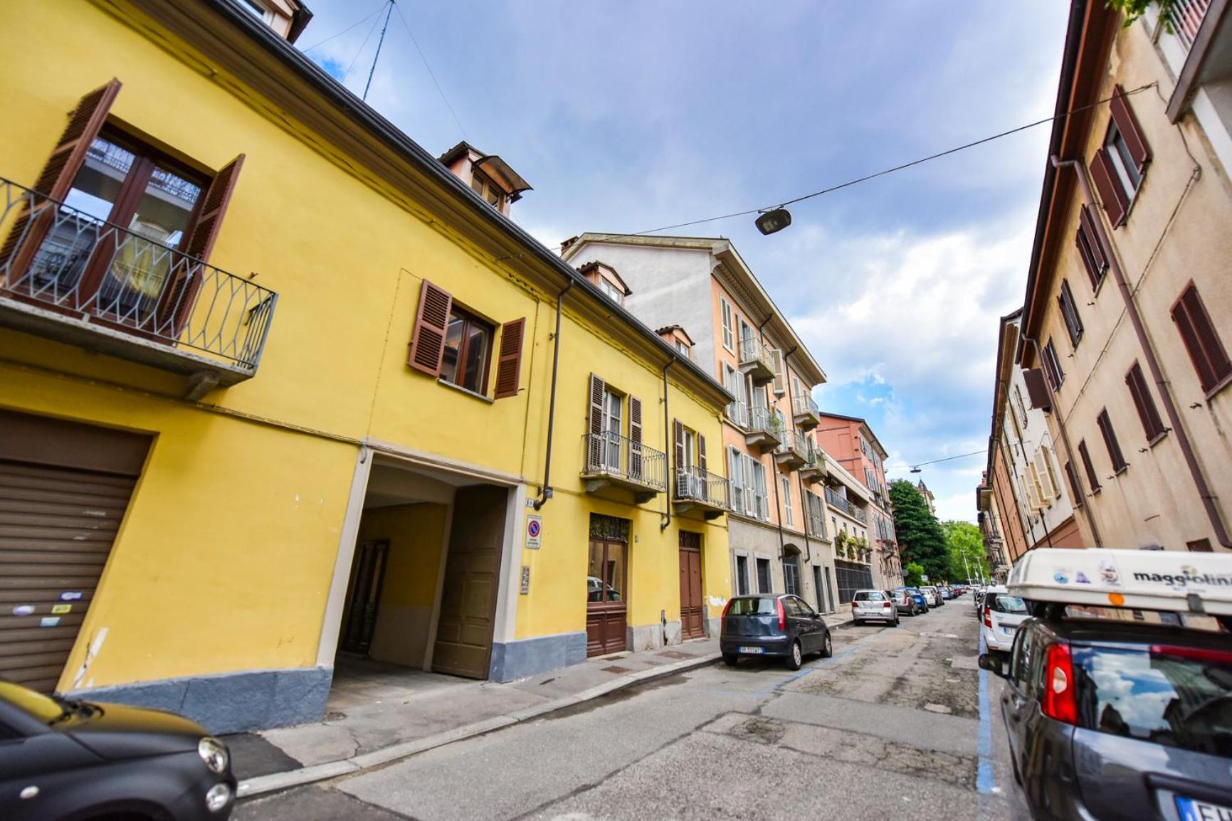 Modern Apartment Piazza Statuto Porta Susa Fs Турин Екстер'єр фото